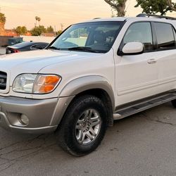 2004 Toyota Sequoia SR5