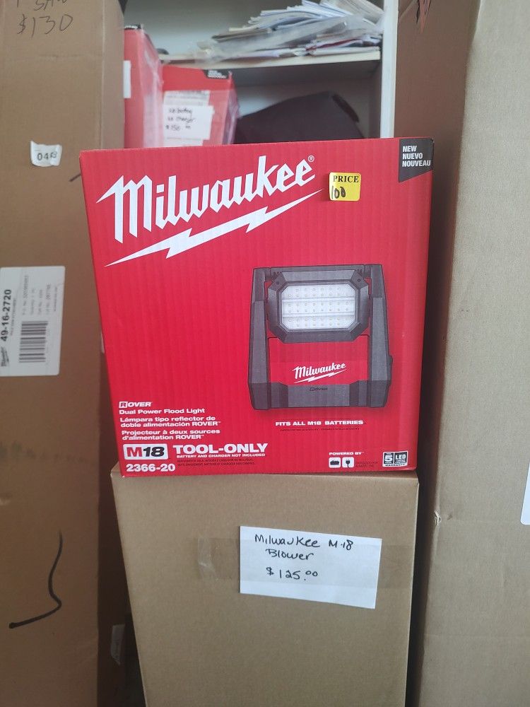 Milwaukee M18 Rover Dual Power Flood Light,,(2366-20)