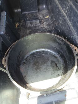 Lodge #12 Cast Iron Dutch Oven