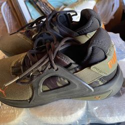 Size 6 puma shoes