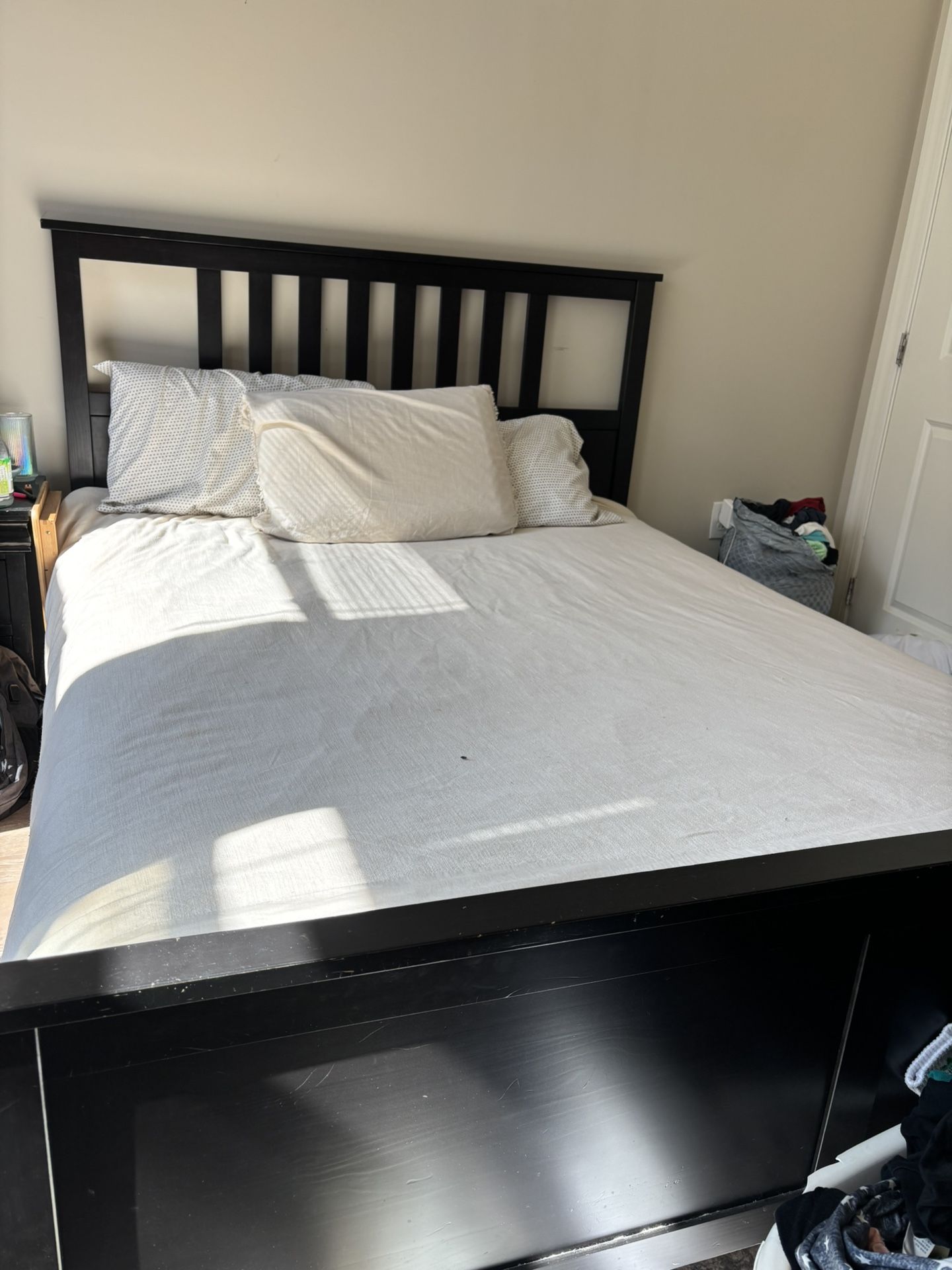 QUEEN BED SET