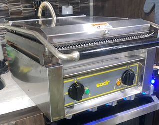 Panini Grill – Retail $1,800 – ONLY $300 (Firm) with local delivery included Excellent used condition  Removed from working environment   Heavy-duty c