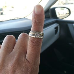 Woman's Wedding Ring
