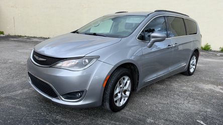 CHRYSLER PACIFICA 2017