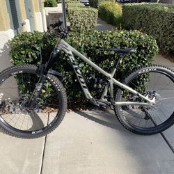 2020 Pivot FireBird 29 - Like New