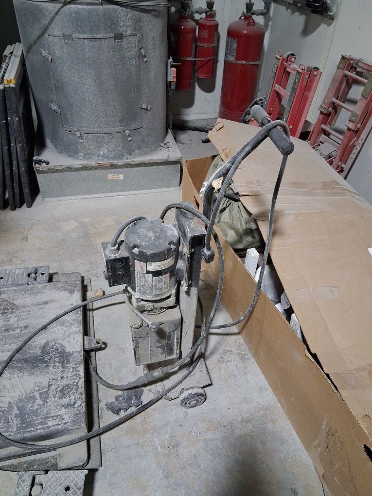 Is hydraulic carlift