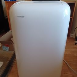 Toshiba 12,000 BTU, WIFI Portable Air Conditioner W/Dehumidifier  For 350 Sqft.
