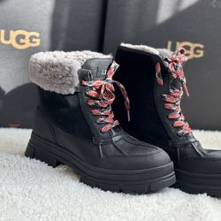 NEW  UGG  Ashton Addie Black Size9