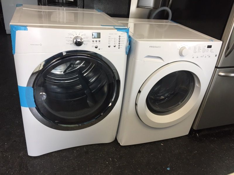 Set like new ! Electrolux dryer (220v electric) /Frigidaire washer