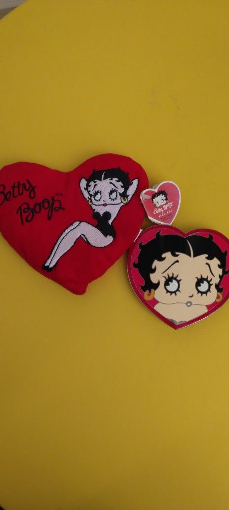 Set Of Betty Boop Heart Belt Buckle And Heart Shaped Bean Bag