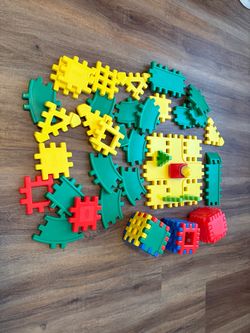 Little Tikes Colorful Plastic Interlocking Building Blocks Set