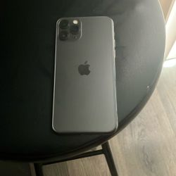 Broken iPhone 13 Pro 