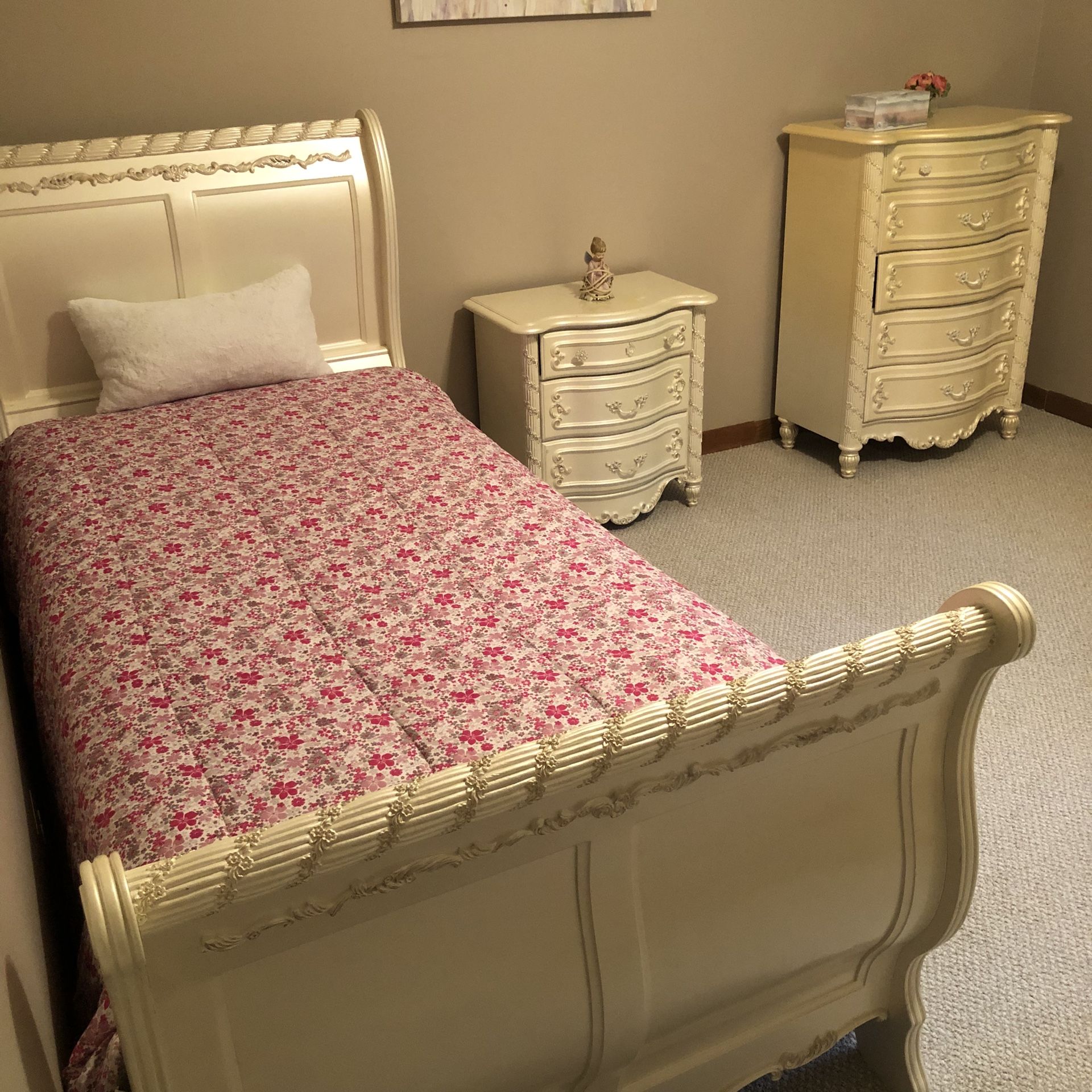 Bedroom Set - 5 Pieces