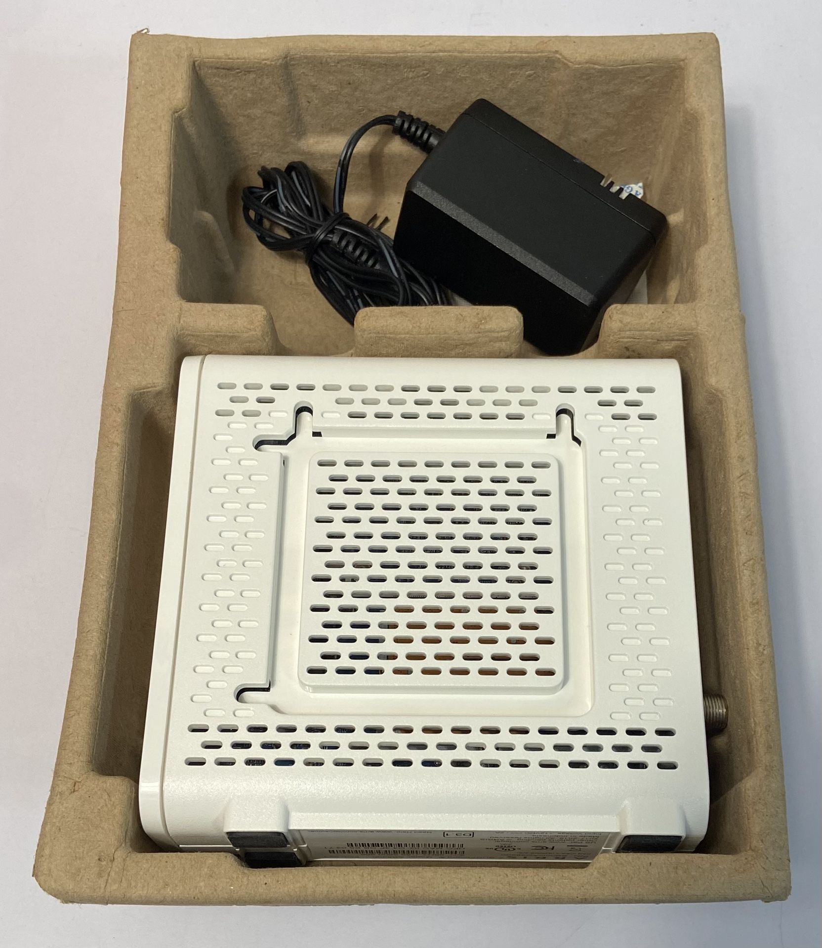 ARRIS SURFboard SB8200 Cable Modem — (#619)