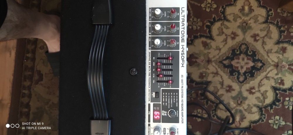 Behringer Amp