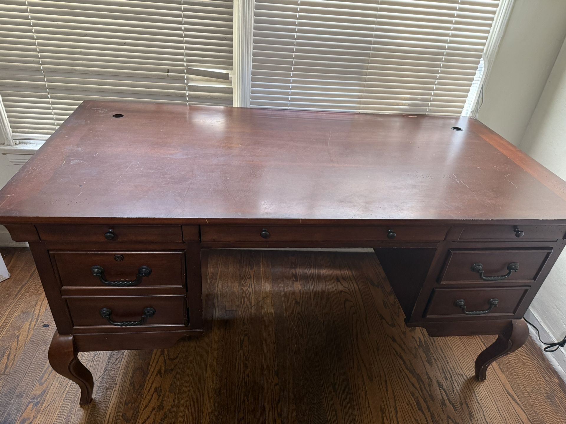Free desk