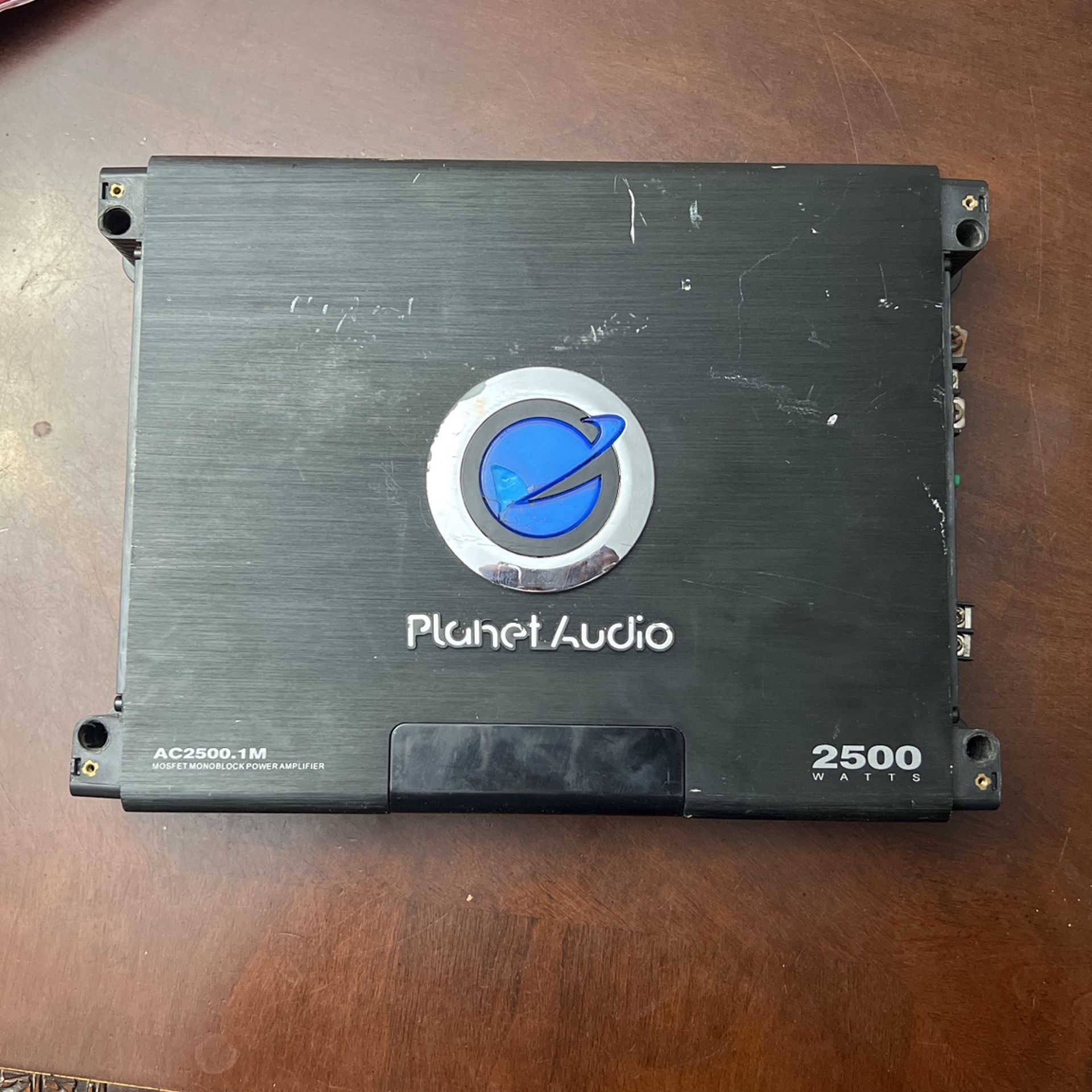 2500 Watt Planet Audio Amplifier