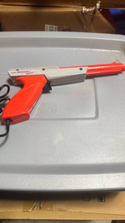 1985 Nintendo NES Zapper Gun Orange