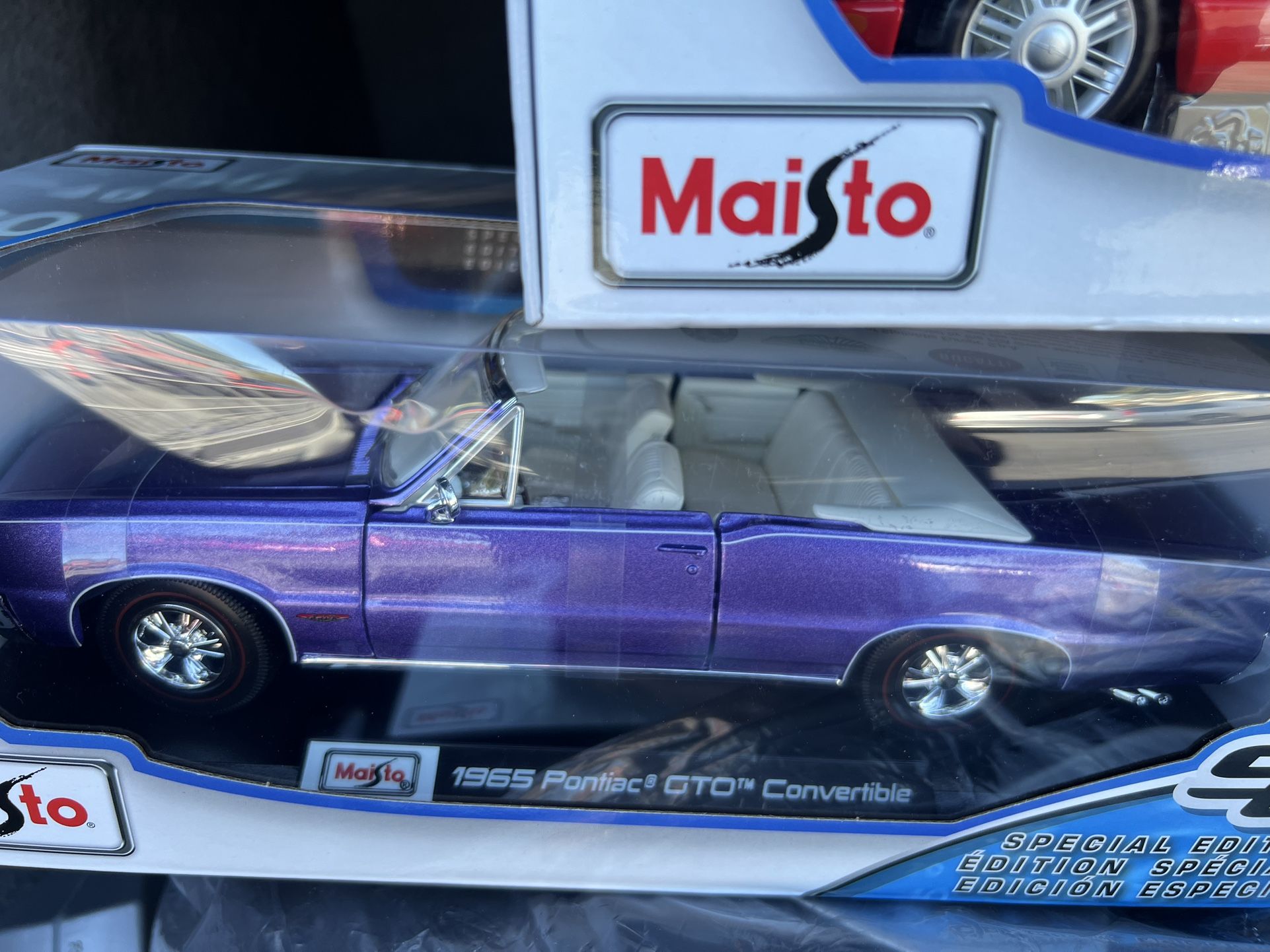 Toy Car Pontiac 1965 Charge Convertible Toy Car 1/18 New 
