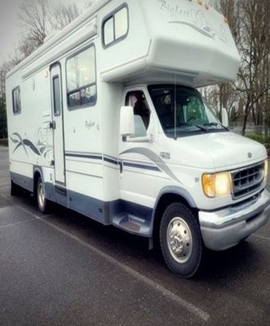 Photo good family camper 2002 Bigfoot title is clean