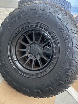 TOYO OPEN COUNTRY R/T TRAIL TIRES AND 17” LOCK OFF ROAD BAJA WHEELS
