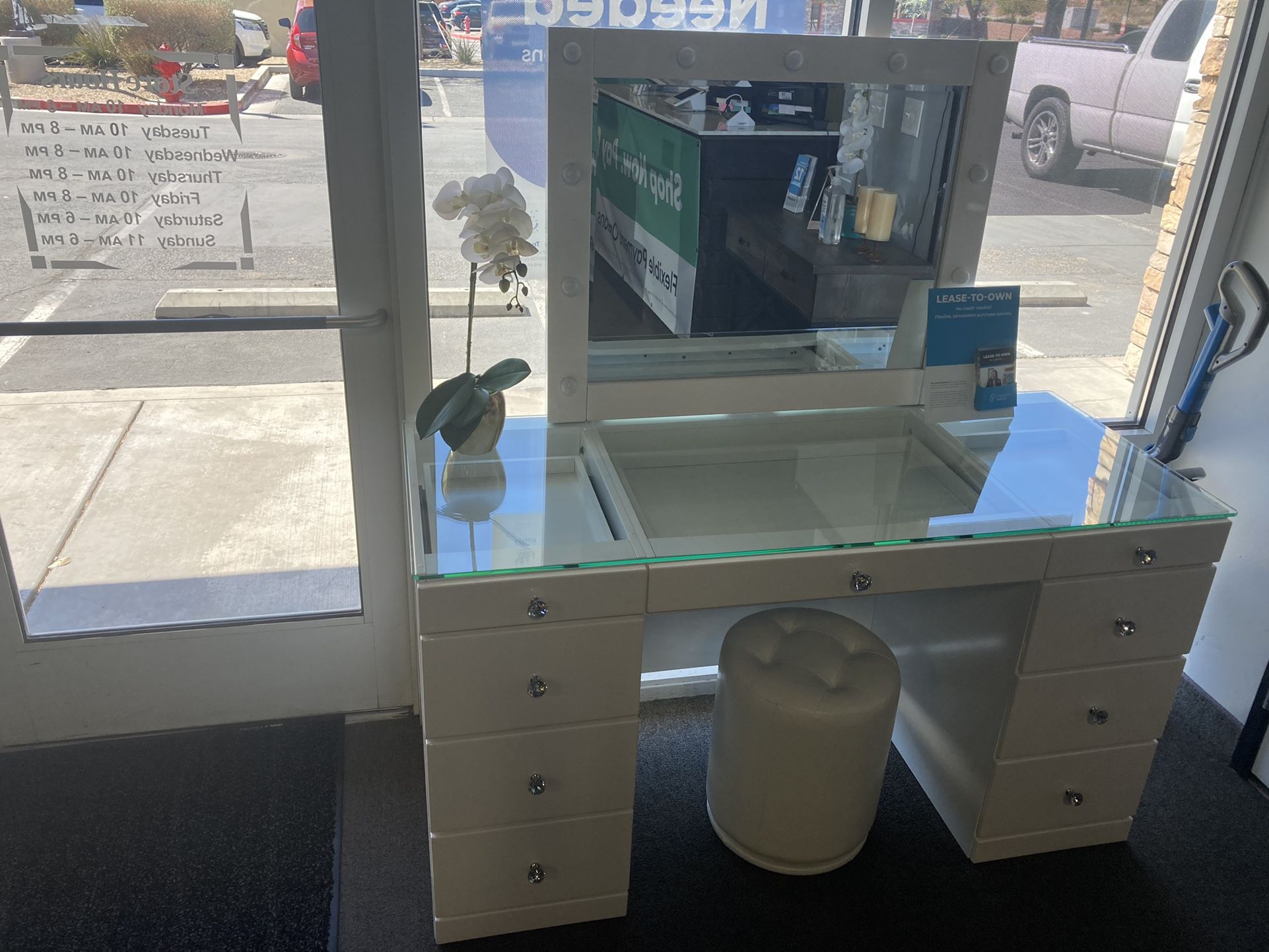 Beautiful Vanity ♥️ Easy Financing Available 😍 Free Delivery 🚚