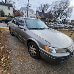 1999 TOYOTA CAMRY TÍTULO LIMPIO 