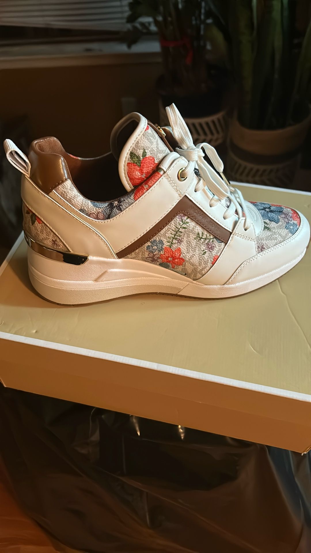 Michael Kors, vanilla