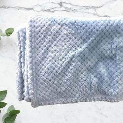 🧸❄️ Wrap your little one in a cloud of comfort with this Ultra-Plush Baby Blue Blanket—the snuggliest sidekick for naps, cuddles, and cozy moments! 