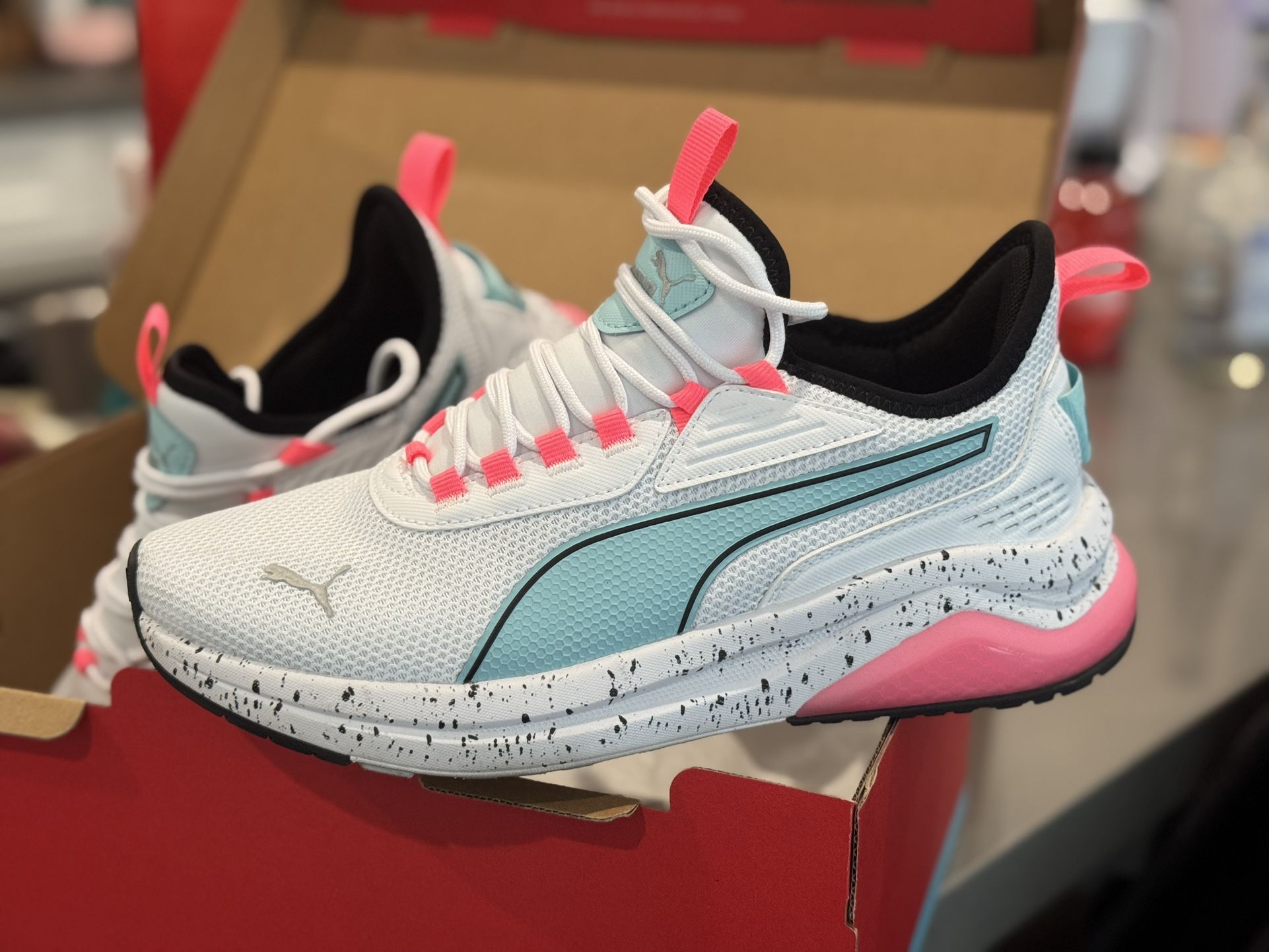 👟 Puma Women’s Tennis Shoes – Size 8 (Amplifier Speckle)
