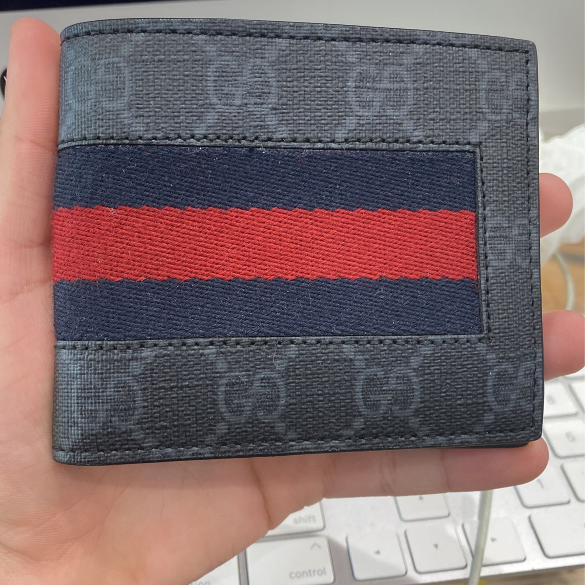 GUCCI SUPREME WALLET for Sale in Peck Slip, NY - OfferUp