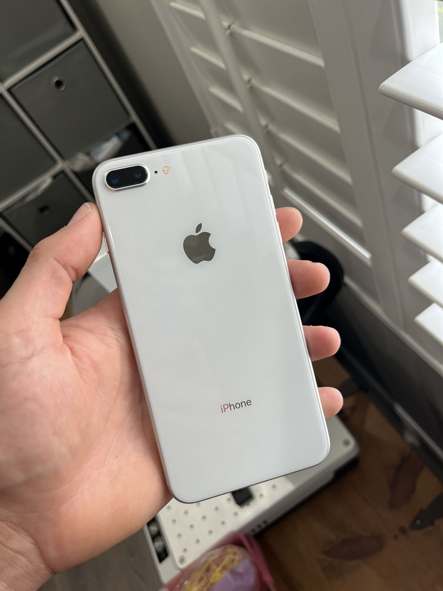 iPhone 8 Plus Silver Unlocked 
