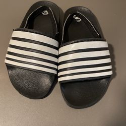 Size 11/12, Young Boys Sandals With Strap