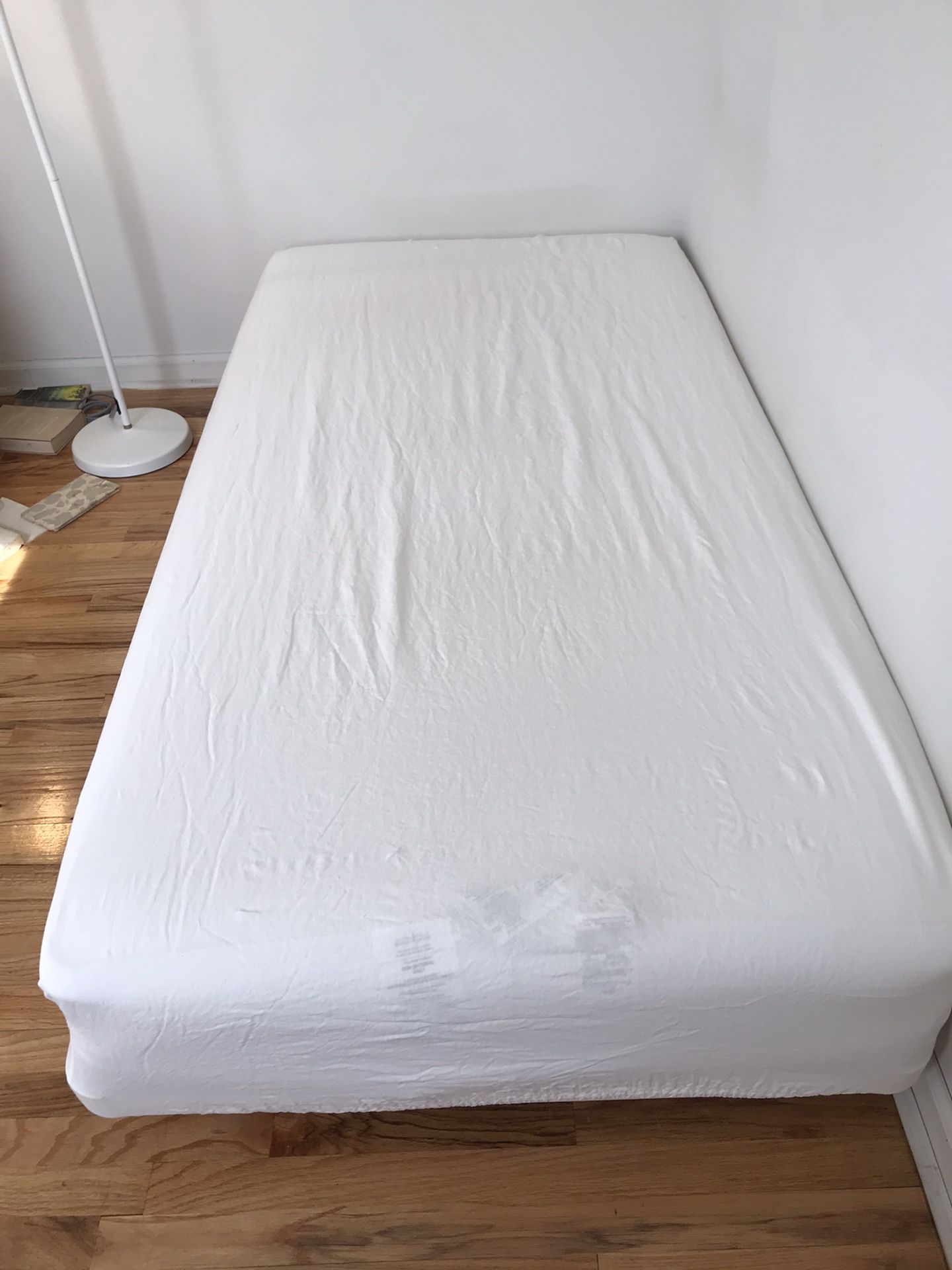 Muji Bed( 450$ Original Price) With Two Sets Of Muji Linen(150$ Original Price)