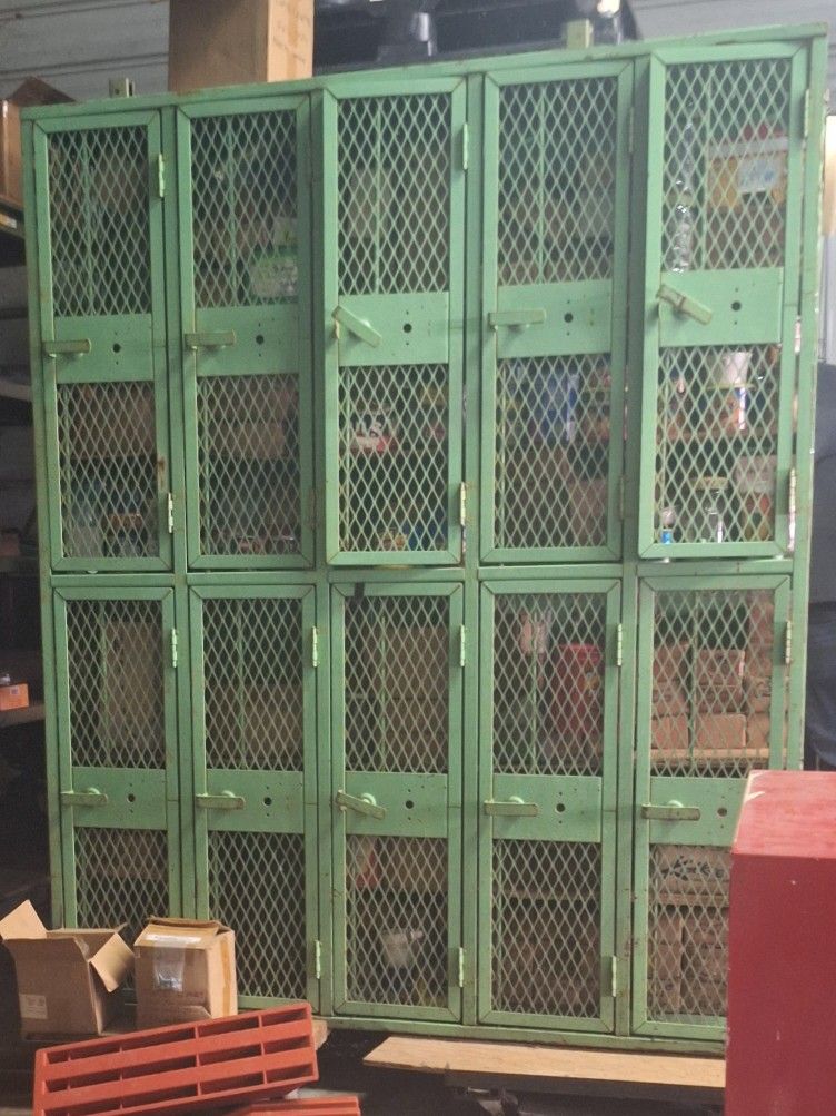Vtg Lockers