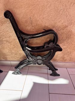 5 Cast Iron Garden Bench Projects + Supplies