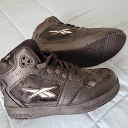 Reebok Size 4 Young Boys 