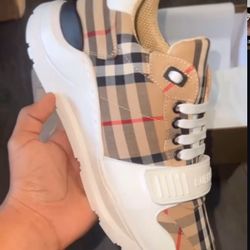 Burberry Shoes Size 9