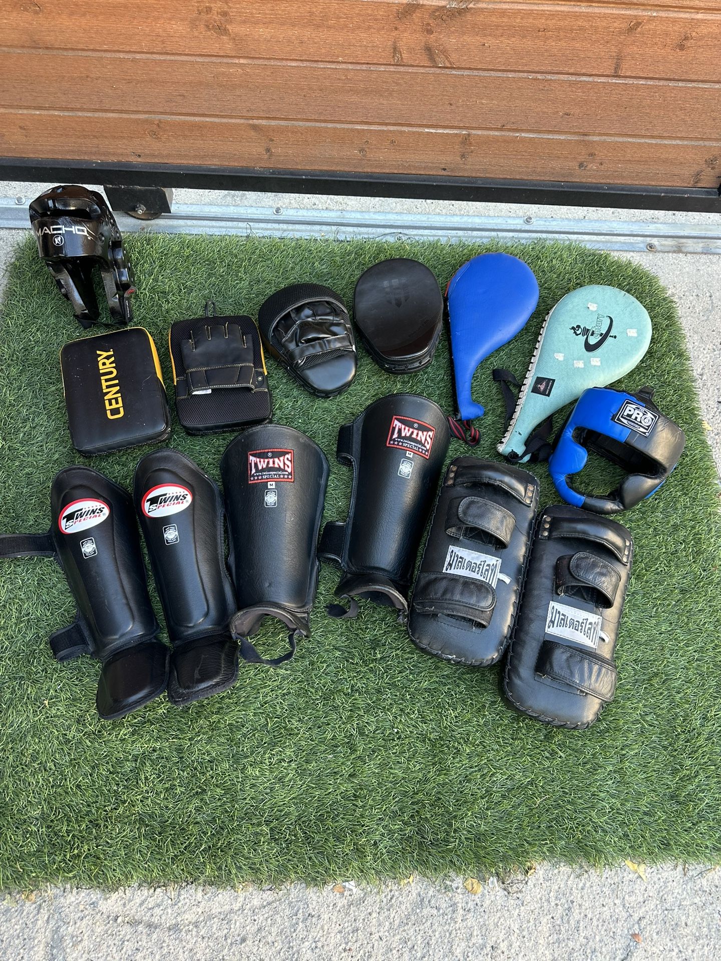 MMA Muay Thai Boxing Kick Boxing Equipment