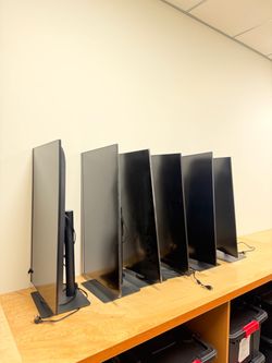 6 Samsung 32 inch 4k UHD monitors