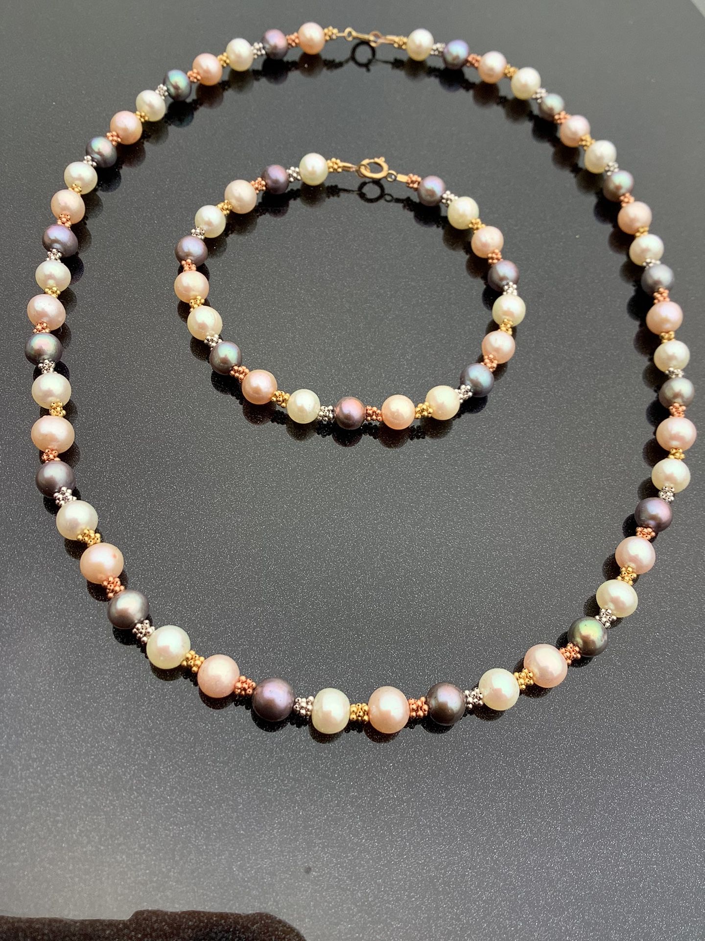 Beautiful Tri-Colored Pearl Necklace With Matching Bracelet