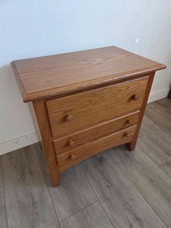 Solid Oak 3-Drawer Dresser / Nightstand