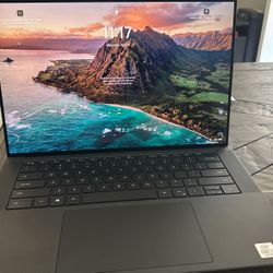 XPS 15 9500  1TB  32GB.  4GB. GRAPHIC INTEL I7