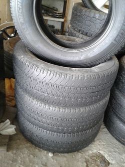 Tire LT275/65R20 Michelin.