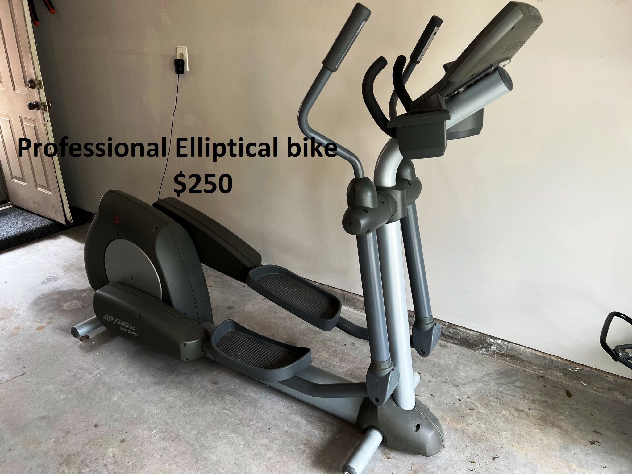 Professional Elliptical Bike - Life Fitness