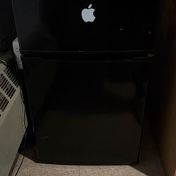 Arctic King Mini Fridge/Freezer