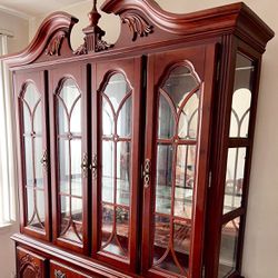 SOLID WOOD CHINA CABINET, STORAGE GLASS CABINET DOORS WITH SHELVING AND PULLOUT DRAW WITH INSIDE LIGHTS