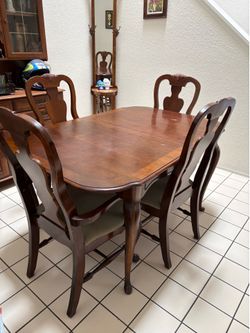 dinning table and chairs