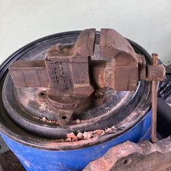 Small US made bench vice