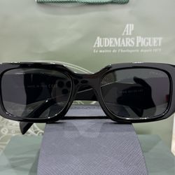 Sunglasses With Logo And Case